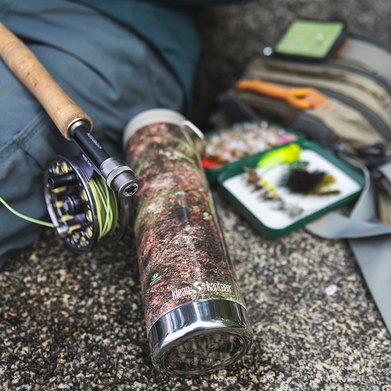 20oz-tkwide-with-cafe-cap-mossy-oak-d8 20oz_tumbler_mossyoak_rainbowtrout_flyfish_top_square.jpg