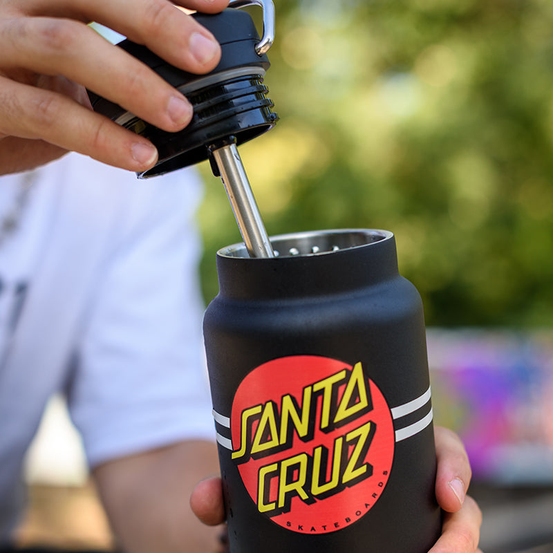 32oz-tkwide-with-twist-cap-santa-cruz-s6 32oz_tkwide_twist_water_bottle_santacruz_dot_lidoff_square.jpg