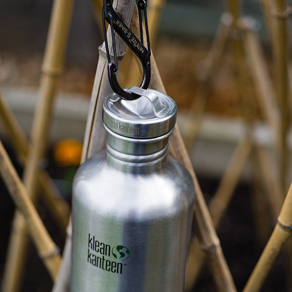 classic-steel-loop-cap-o0 40oz_bottle_steel_loop_cap_lifestyle.jpg