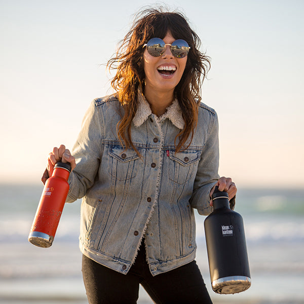 64oz-classic-with-loop-cap-i7 64oz_insulated_classic_black_beach_smile_square.jpg