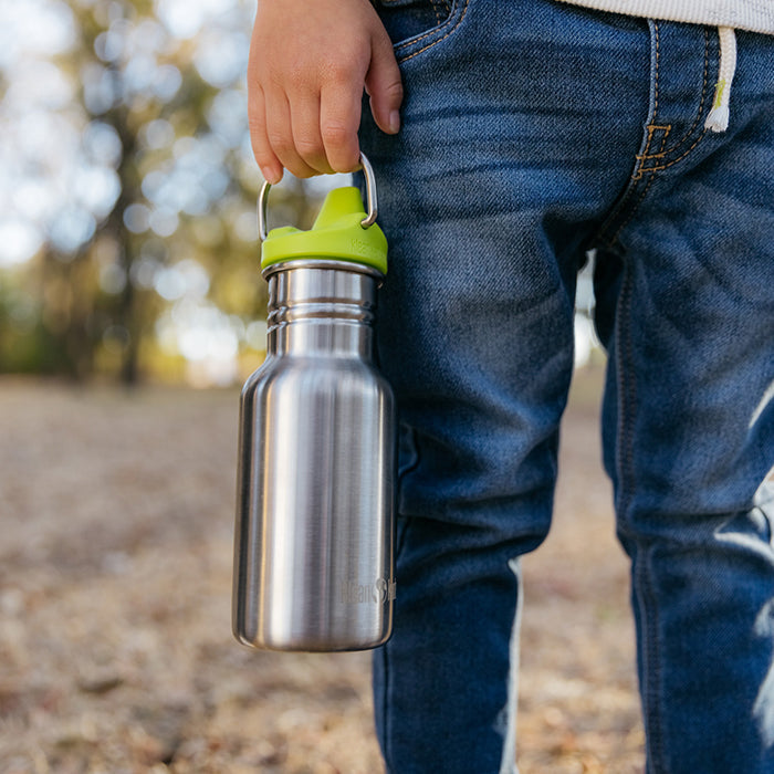 classic-kid-sippy-cap-e3 K12CNSIPPY-BS-kids_sippy_bottle_carry_lifestyle_f9e24b84-a0ae-465d-aad5-3c60c5592b7d.jpg