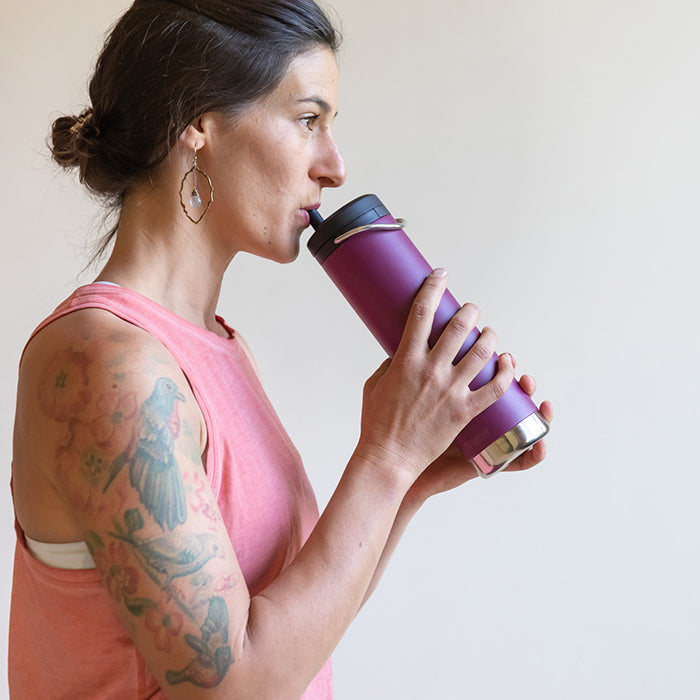 tkwide-twist-cap-with-straw-kit-e3 K20TKWPT-PP-T-TWIST-straw_cap_drinking_yoga_lifestyle_64bb08ca-98d0-4e89-83fd-b166cda65ccd.jpg