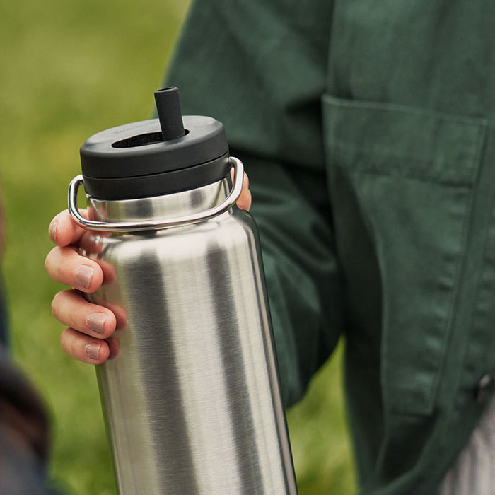 tkwide-twist-cap-with-straw-kit-e3 K32TKWSSL-BS-T-TWIST-32_oz_water_bottle_straw_cap_lifestyle_76e40be3-2488-47fa-afd0-c7d5ba075b15.jpg