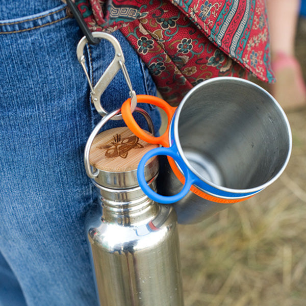 steel-s-biner-3-i4 carabiner_steel_clip_bottle_lifestyle_f9a2dad1-cd06-4894-b3ff-13476b2b5a87.jpg