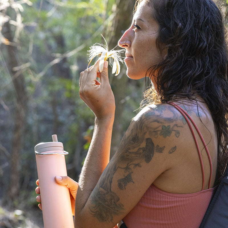 20oz-tkwide-with-twist-cap-z8 tkwide_20oz_insulated_bottle_twist_woman_flower_costarica_square.jpg